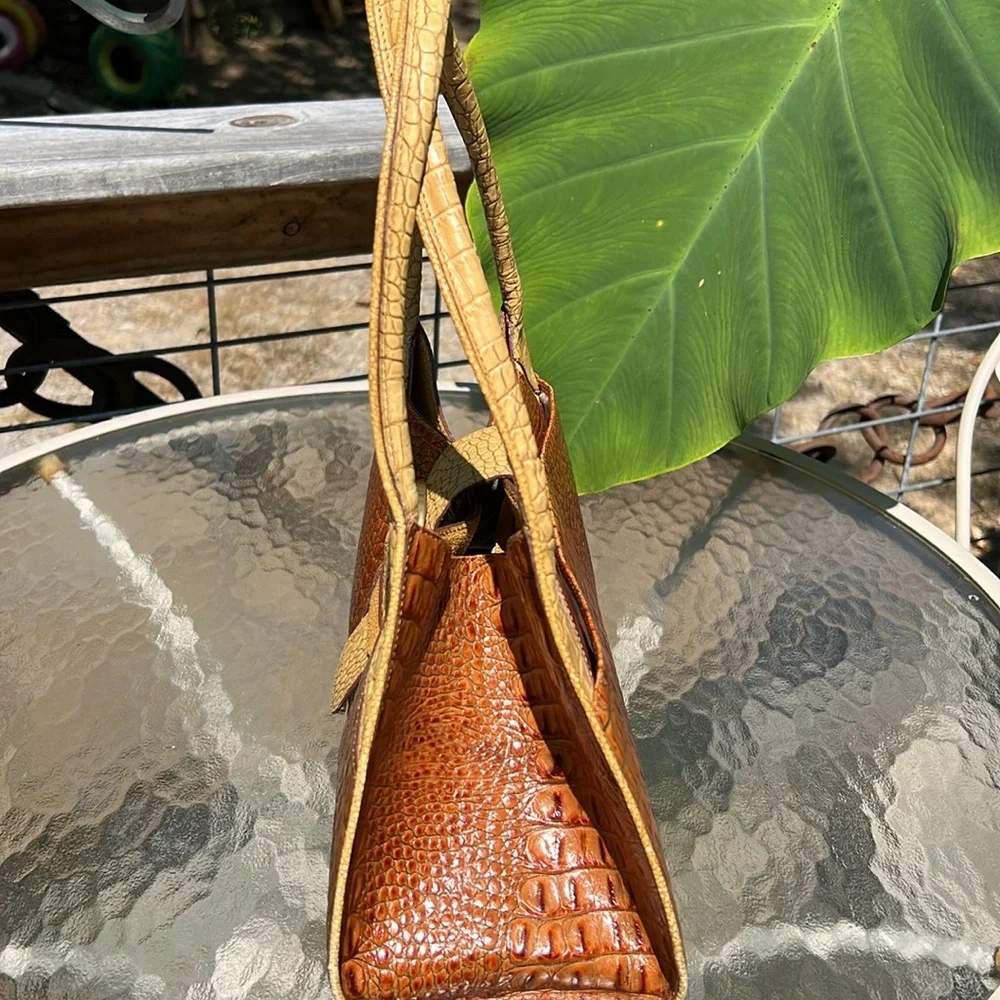 Vintage Brahmin toasted almond /cream Sophie bag. leather, alligator ๐ print. - Picture 4 of 12